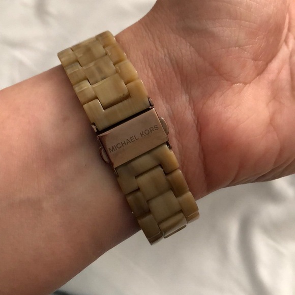 Women’s MK watch - Picture 3 of 6